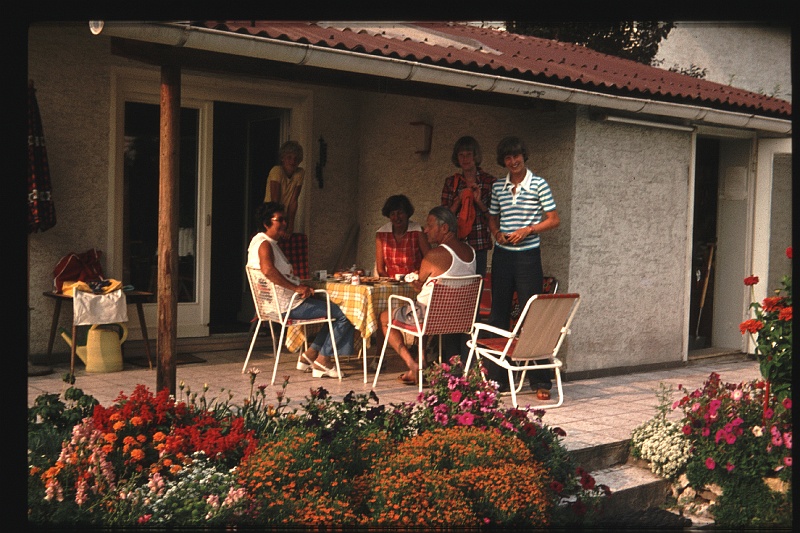 17.Regensburg jul 1977 Rino,Ilse,Mama,Brigitte,Marion,Peter.JPG